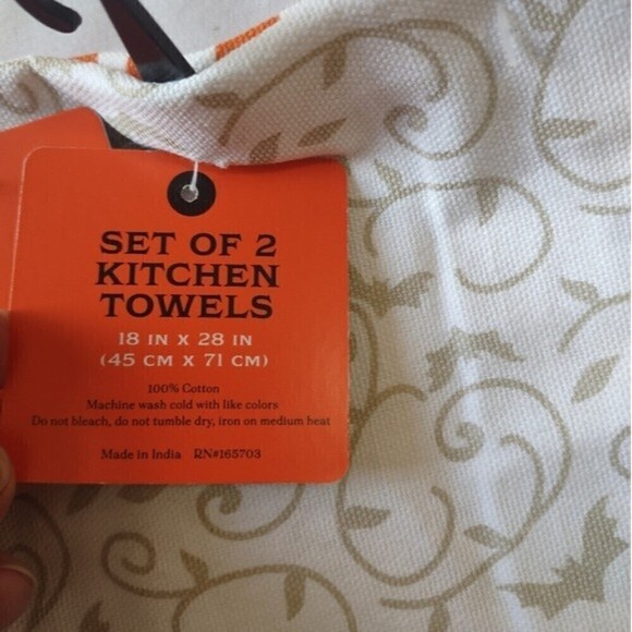 Set of 2 Halloween Theme Kitchen Towels - Picture 6 of 6